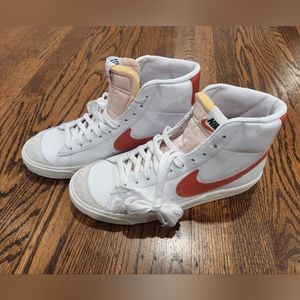Nike Women’s Blazer Mid '77 Sneakers